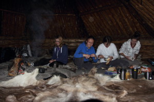 12 - nocleg w skansenie, w tradycyjnym goahtie, dawnym letnim domu Saami